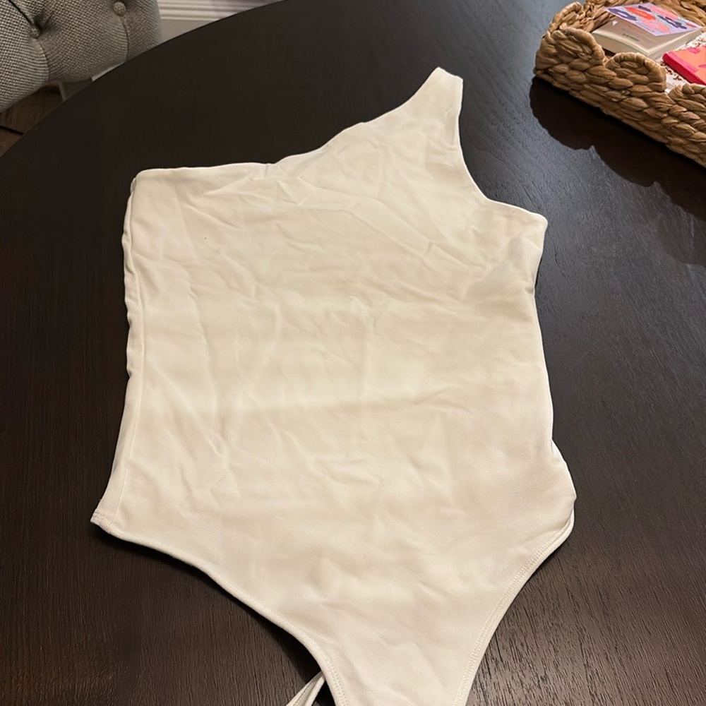 A&F white one sleeve bodysuit